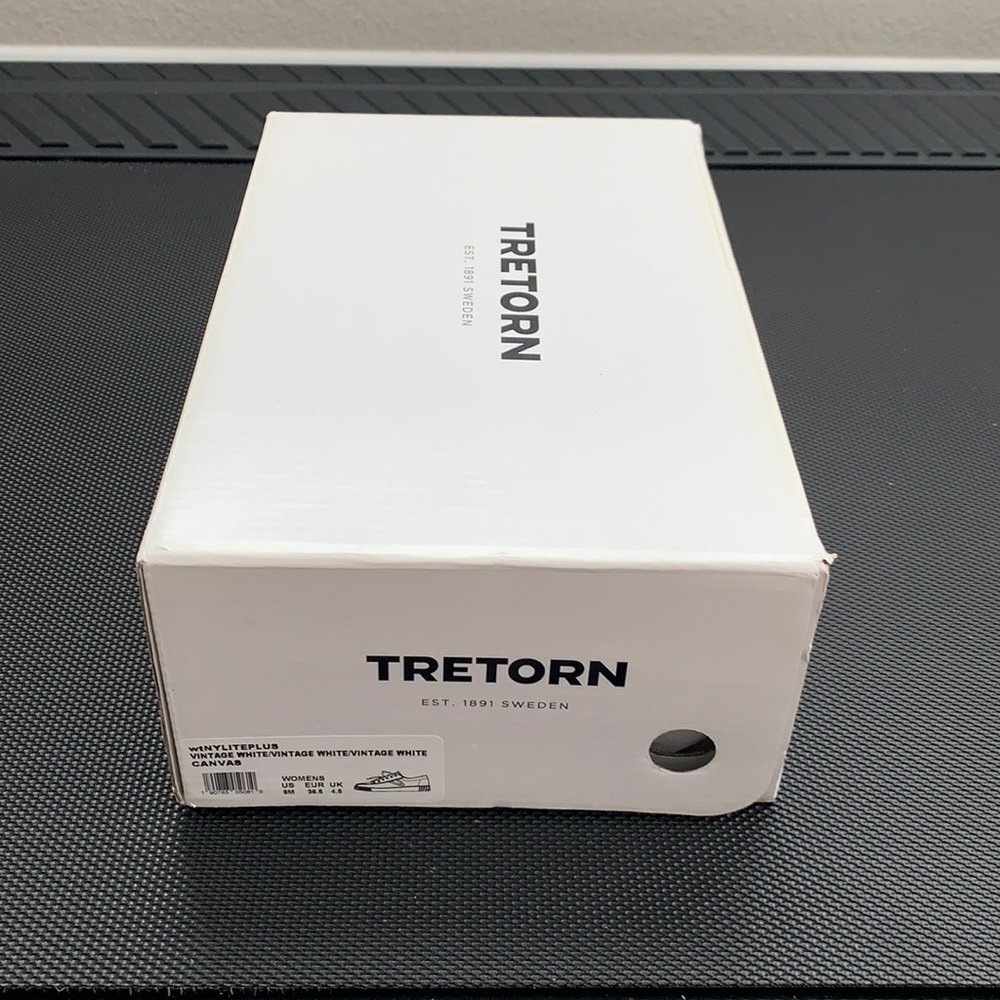 Tretorn vintage white canvas tennis shoes